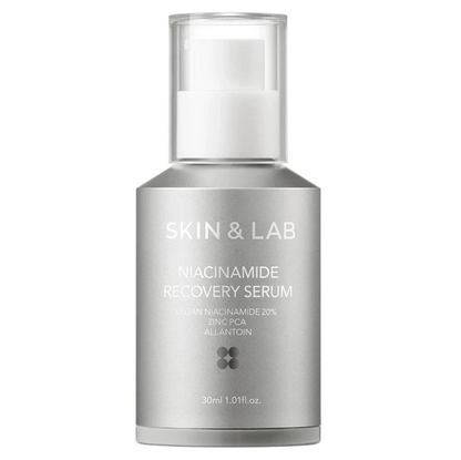 Als je voor de niacinamide-pitch bent gevallen, maar dat serum nog niet echt hebt gevonden, probeer dan het Niacinamide Recovery Serum van SKIN&LAB.  Met zachte maar effectieve plantaardige niacinamide (een flinke concentratie van 20%), zink-PCA en allantoïne.